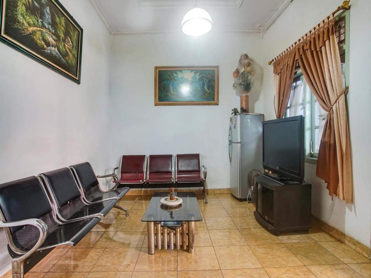 Oyo 90771 Mess 19 Syariah Hotel Bandar Lampung Exterior foto