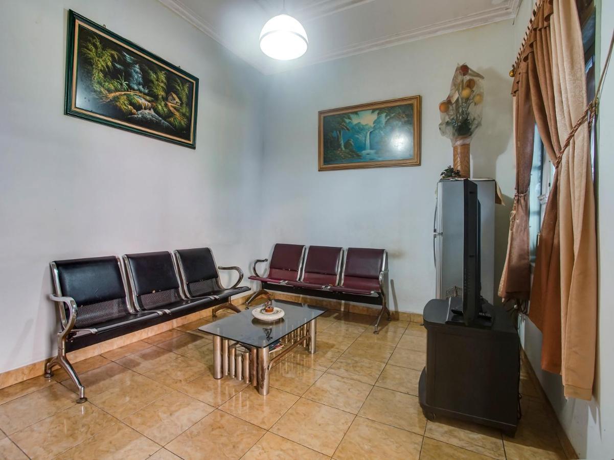 Oyo 90771 Mess 19 Syariah Hotel Bandar Lampung Exterior foto
