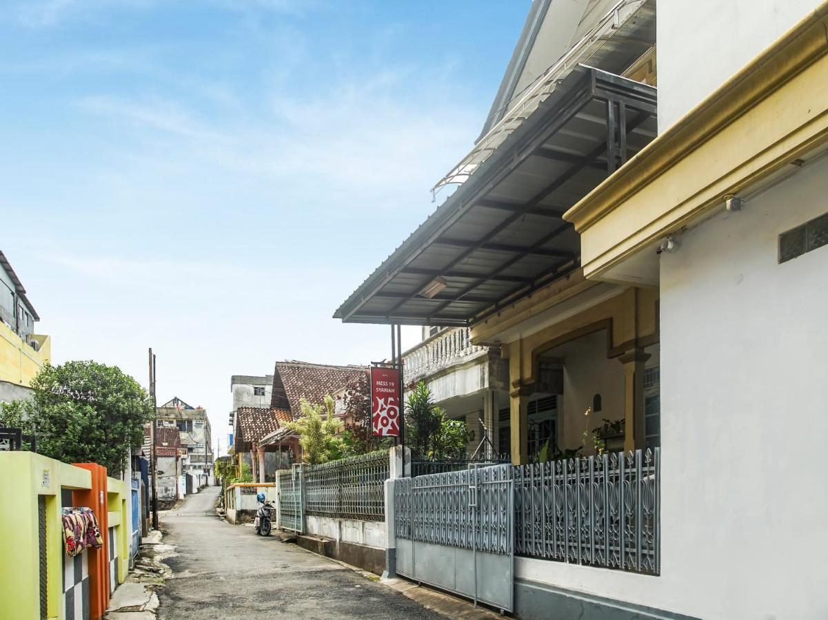 Oyo 90771 Mess 19 Syariah Hotel Bandar Lampung Exterior foto